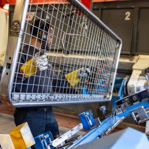 Galler i produktion lyfts av robot