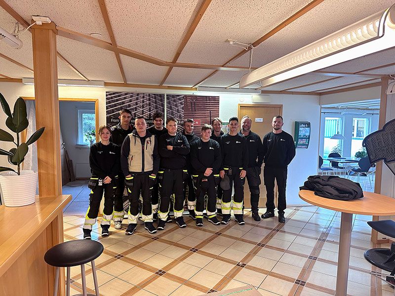 Ungdomar samlade i en grupp