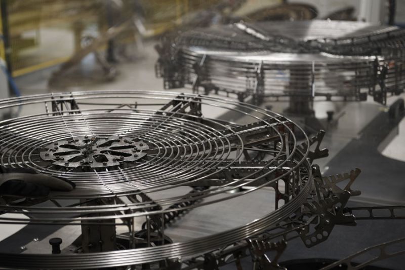 Sortiment närbild på fläktskydd i produktion