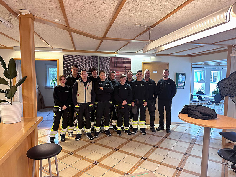 Ungdomar samlade i en grupp